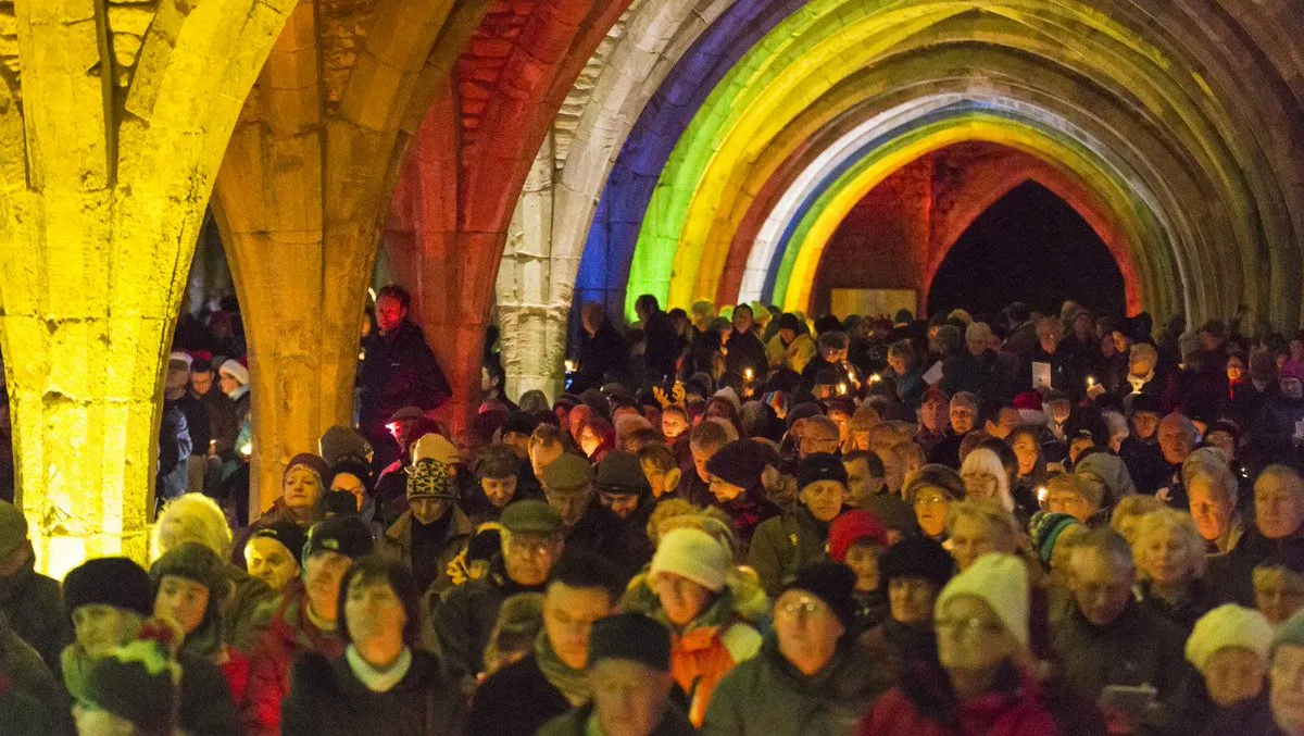 Christmas carols in Fountins Abbey