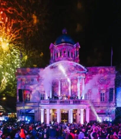 Christmas lights turn on in Hull