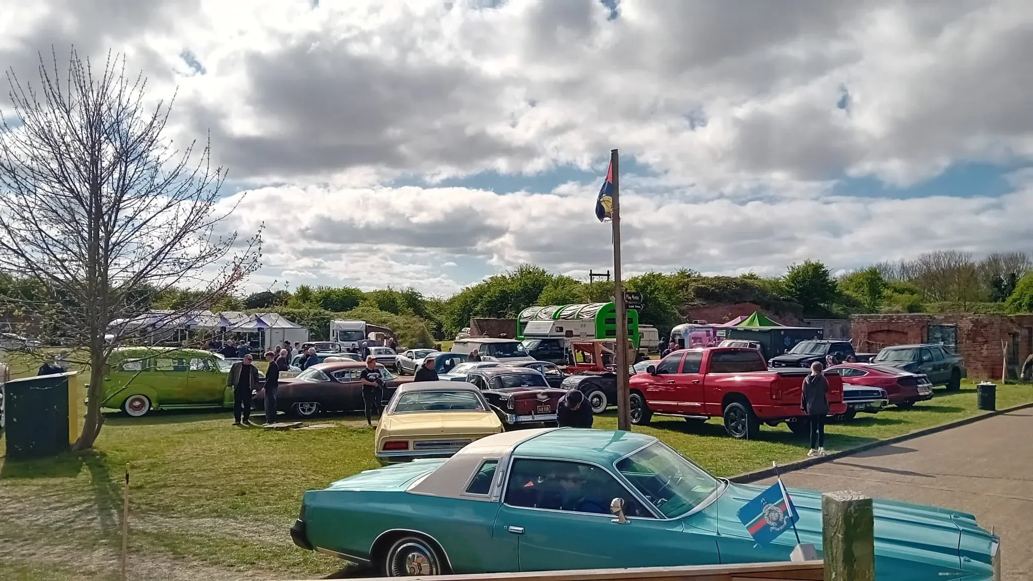Classic American cars at Fort Paull